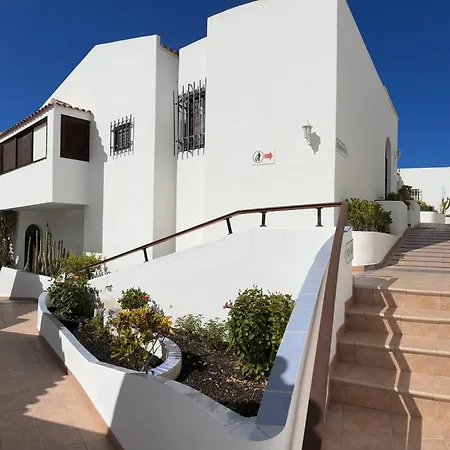 بيت للعطل Ocean View Near The *